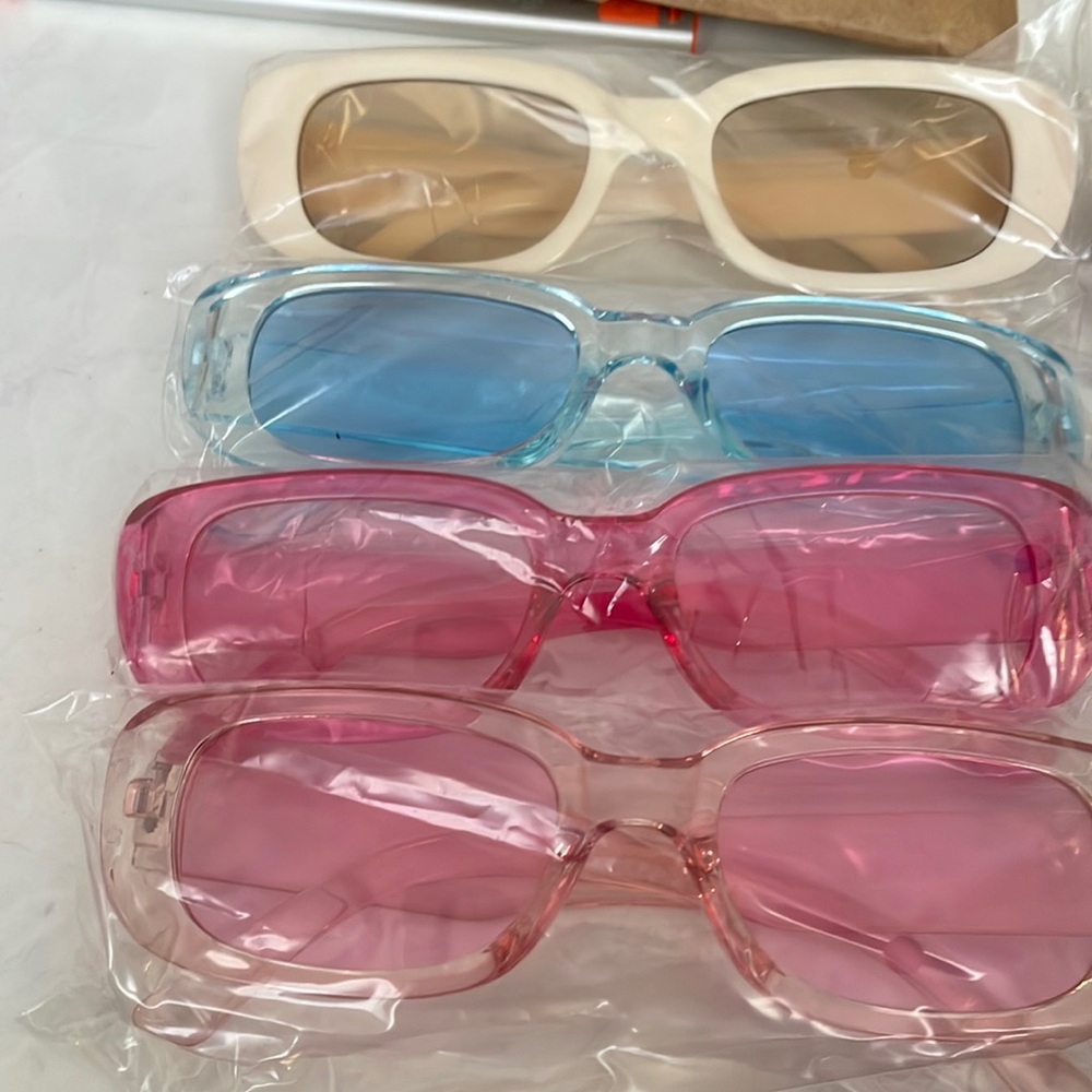 NWT 4-pack of Retro sunglasses